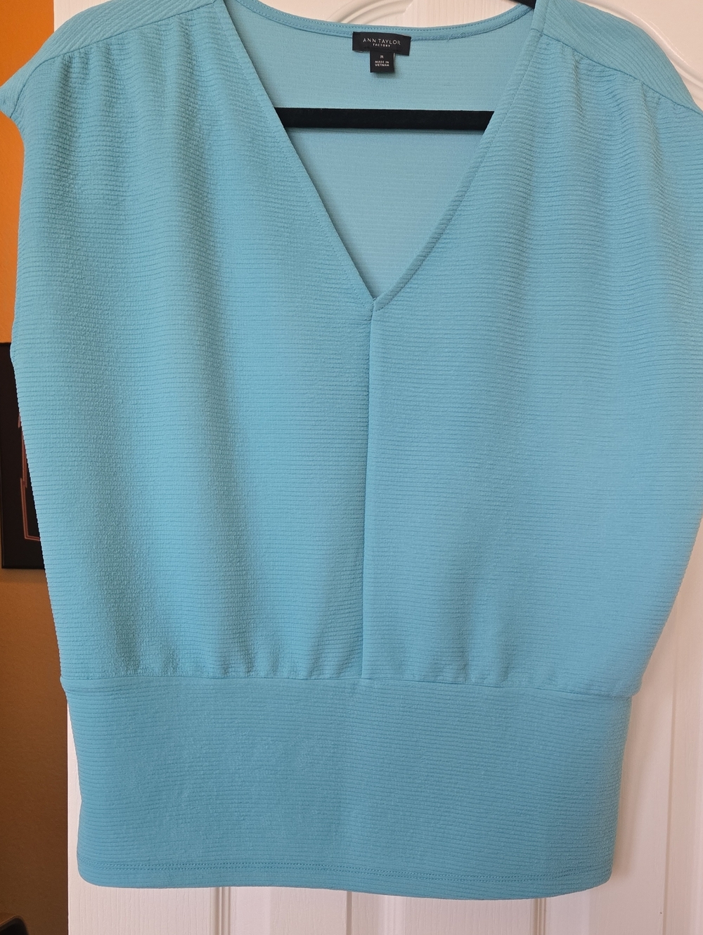Ann Taylor Textured V-Neck Top | Size Medium
